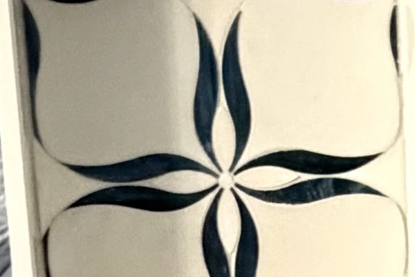 Close-up: a patterned backing
